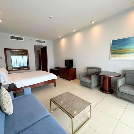 منتجع راديسون بلو، الفجيرة المظهر الخارجي الصورة A room at the hotel