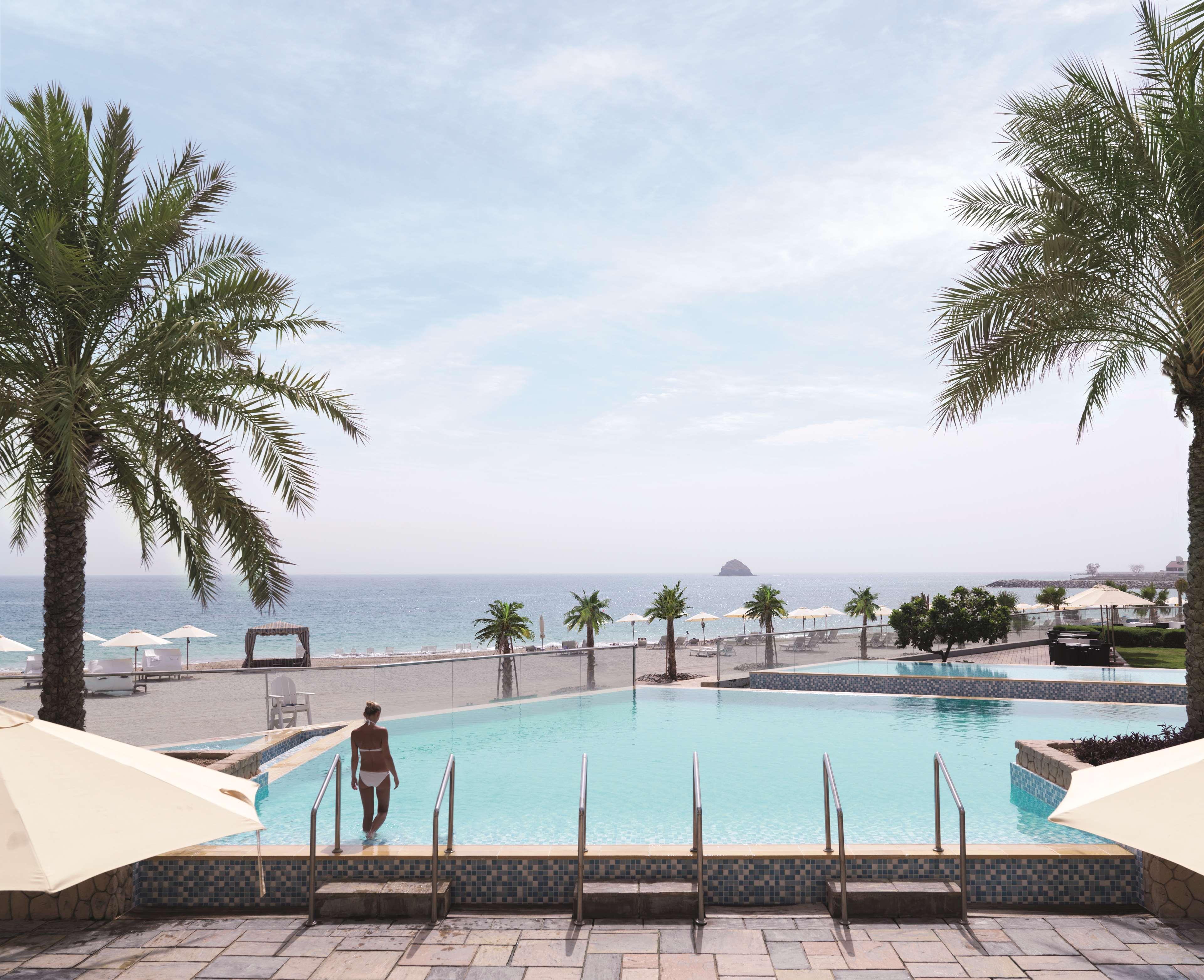 منتجع راديسون بلو، الفجيرة المظهر الخارجي الصورة The pool at the Kempinski Hotel, Muscat