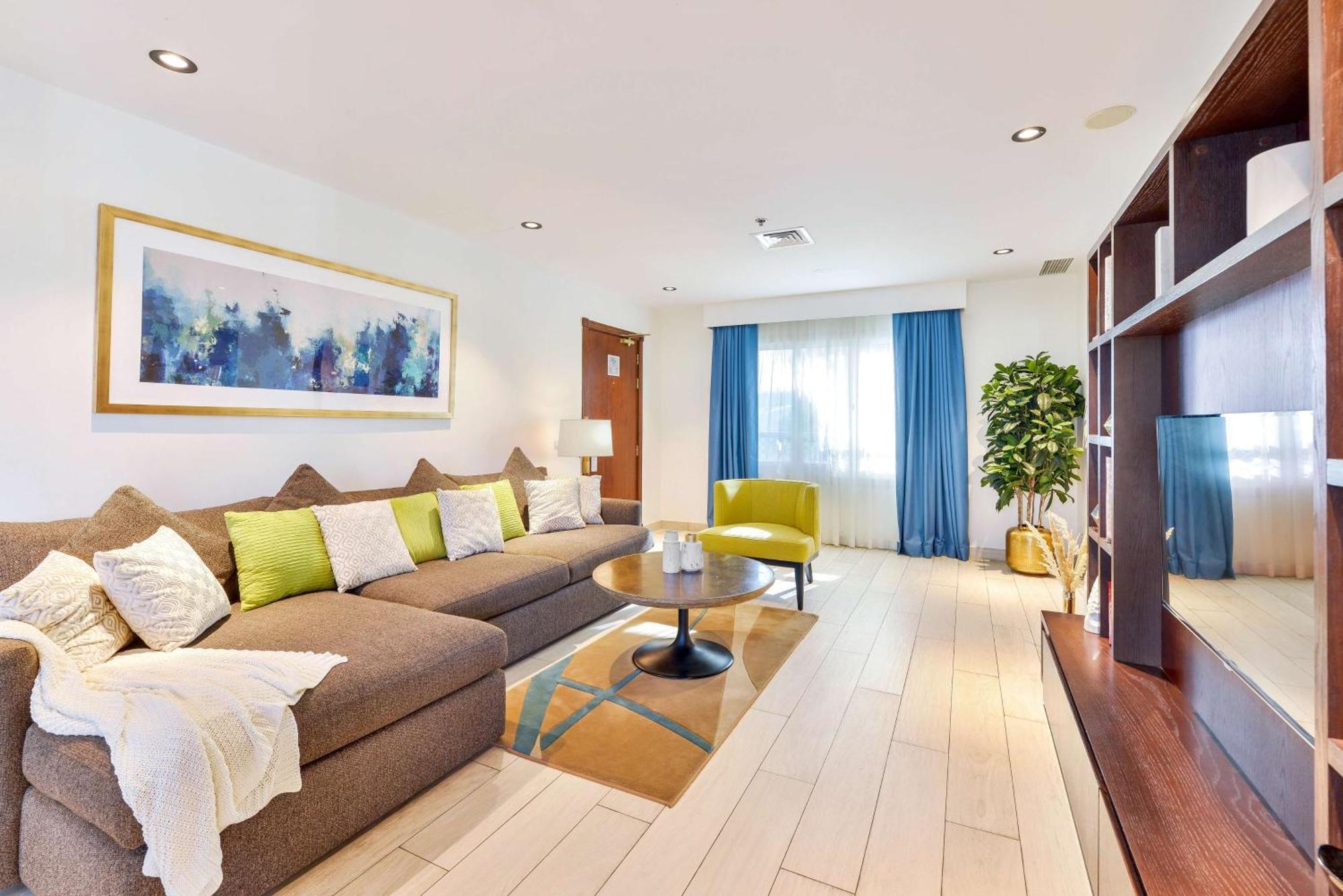 منتجع راديسون بلو، الفجيرة المظهر الخارجي الصورة A living room