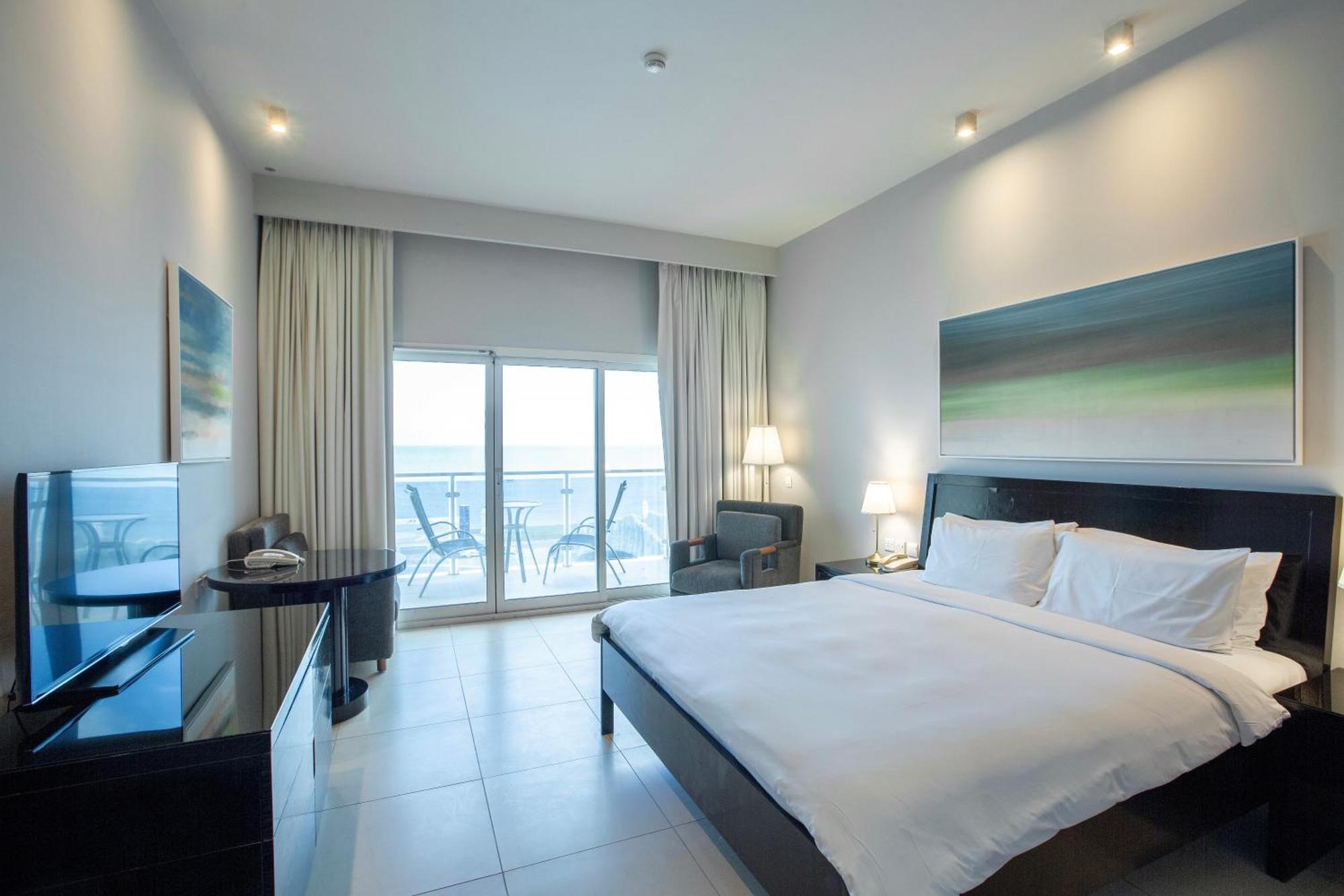 منتجع راديسون بلو، الفجيرة المظهر الخارجي الصورة A room at the hotel