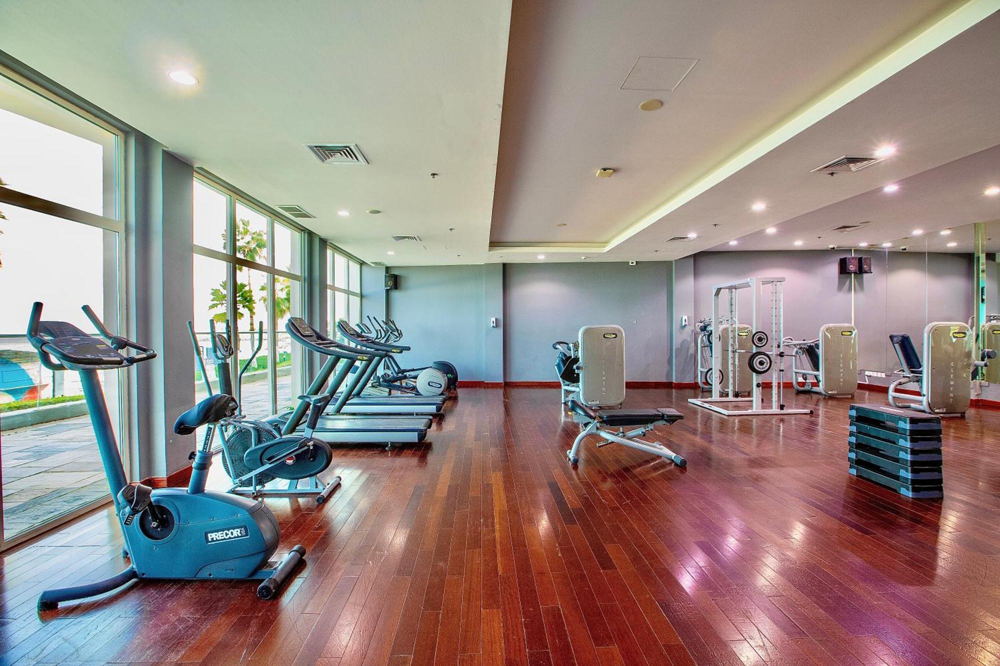 منتجع راديسون بلو، الفجيرة المظهر الخارجي الصورة The gym at the hotel