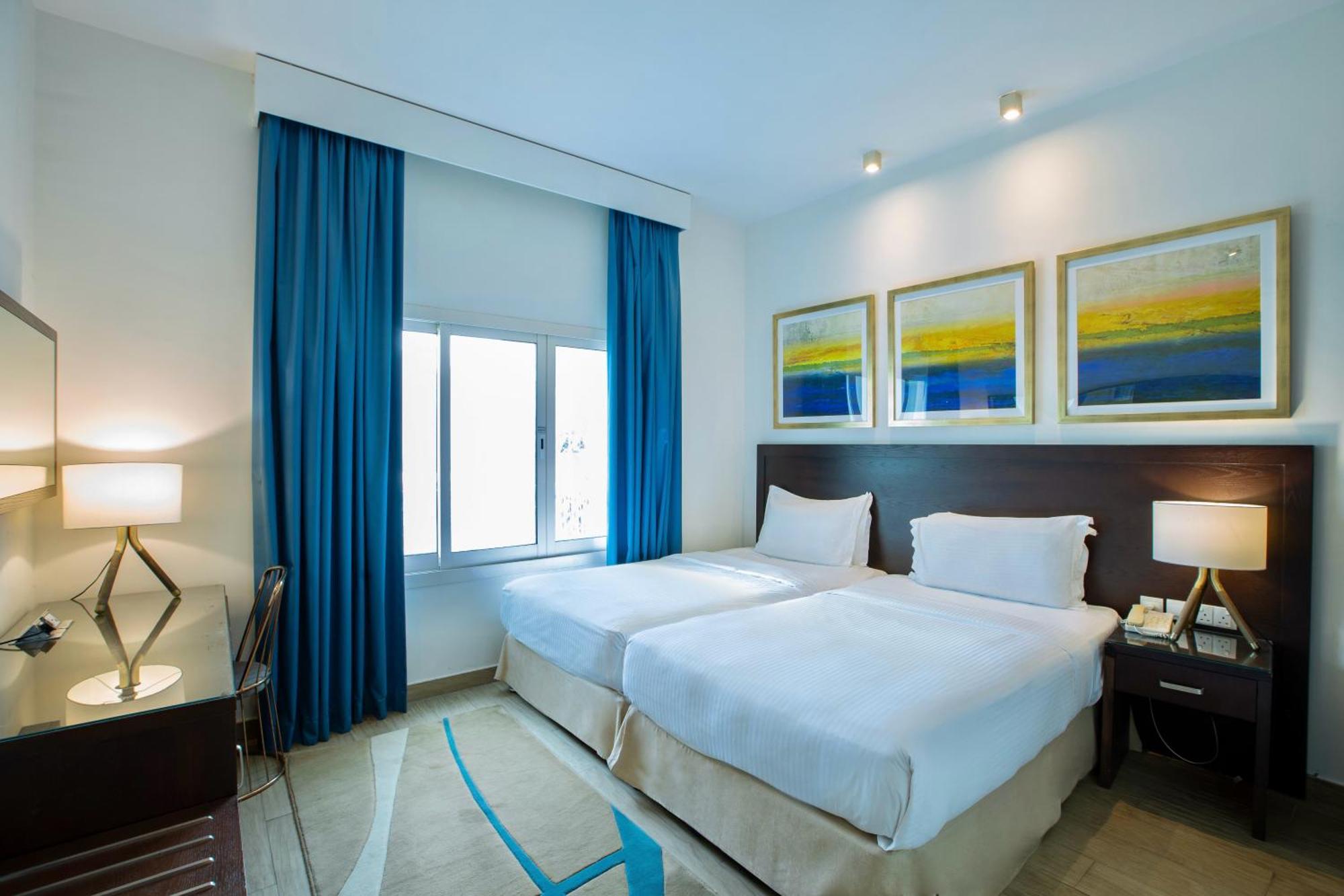 منتجع راديسون بلو، الفجيرة المظهر الخارجي الصورة A bedroom at the hotel