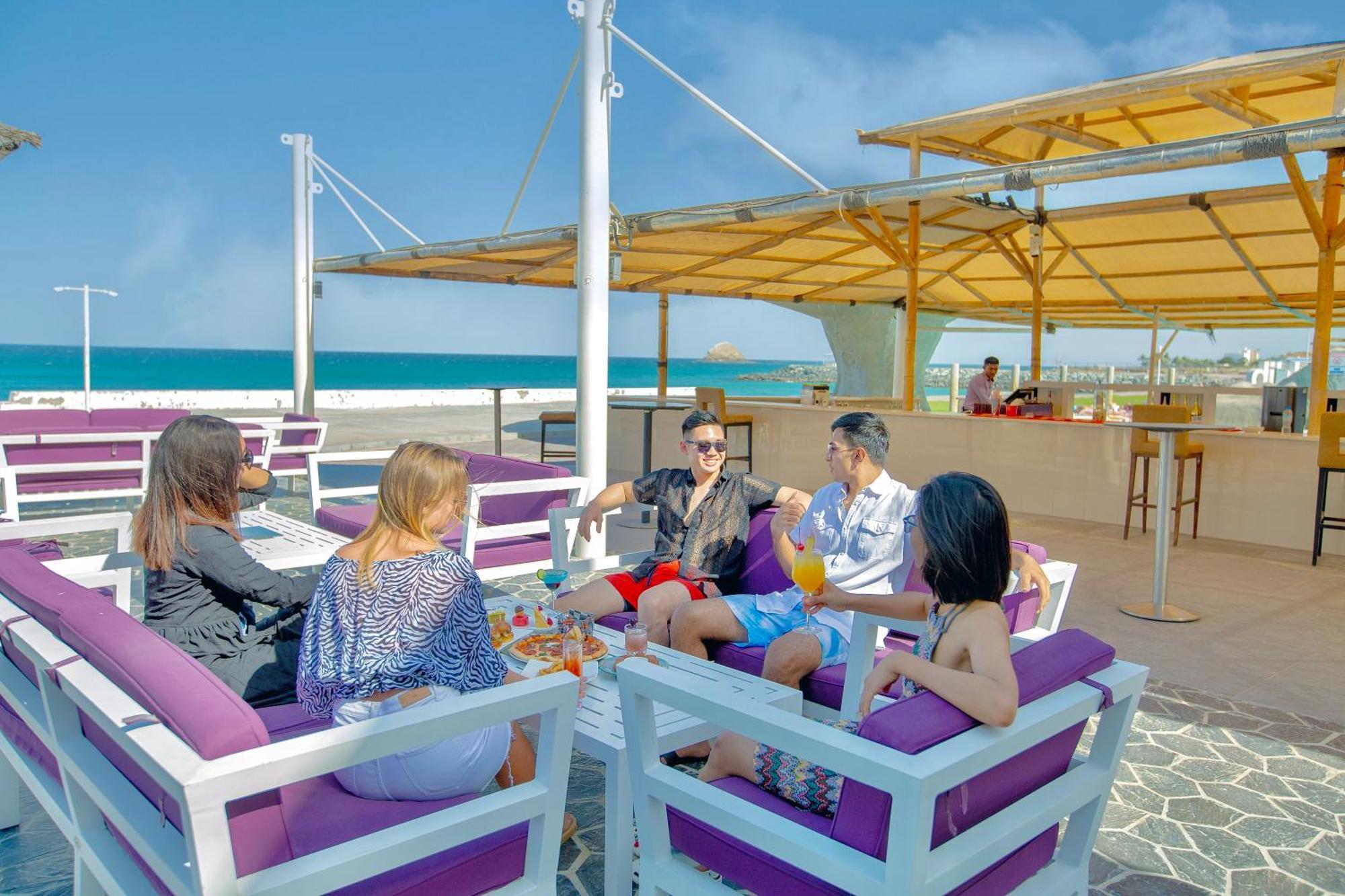 منتجع راديسون بلو، الفجيرة المظهر الخارجي الصورة Skyline Bar