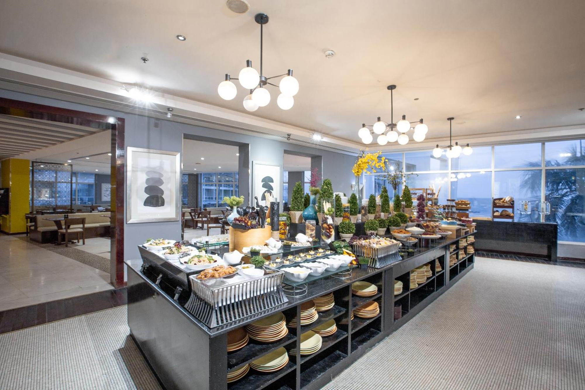 منتجع راديسون بلو، الفجيرة المظهر الخارجي الصورة The lounge at Tan Son Nhat International Airport