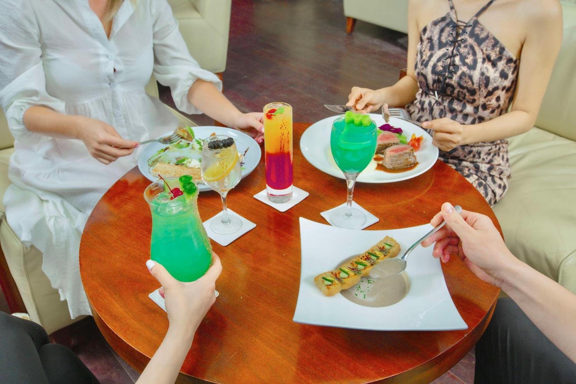 منتجع راديسون بلو، الفجيرة المظهر الخارجي الصورة A selection of non-alcoholic drinks