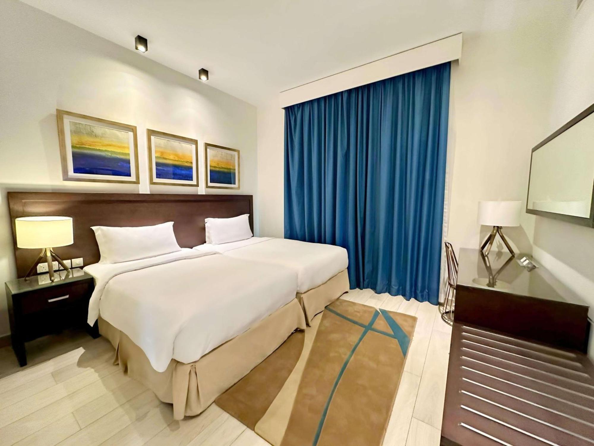 منتجع راديسون بلو، الفجيرة المظهر الخارجي الصورة A bedroom at the hotel